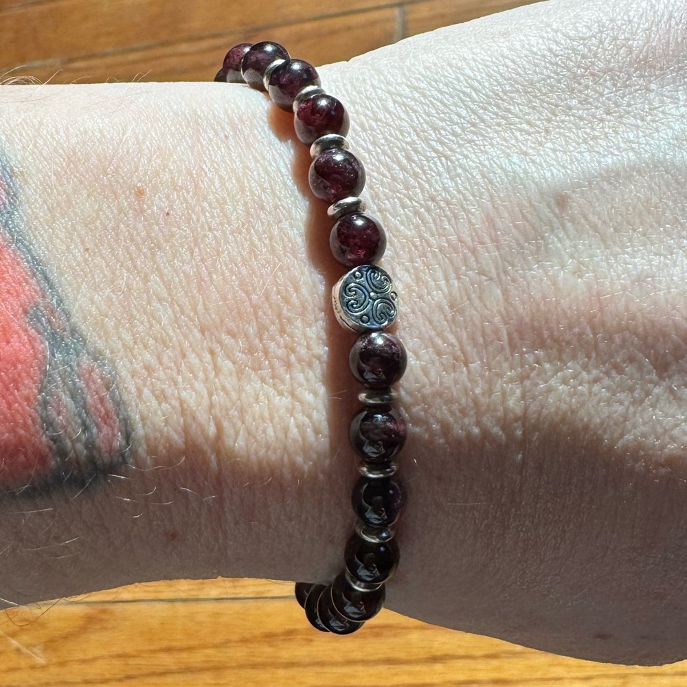 Dainty Garnet Crystal Gemstone Stretch Bracelet *Love* Vitality* Passion ❤️
